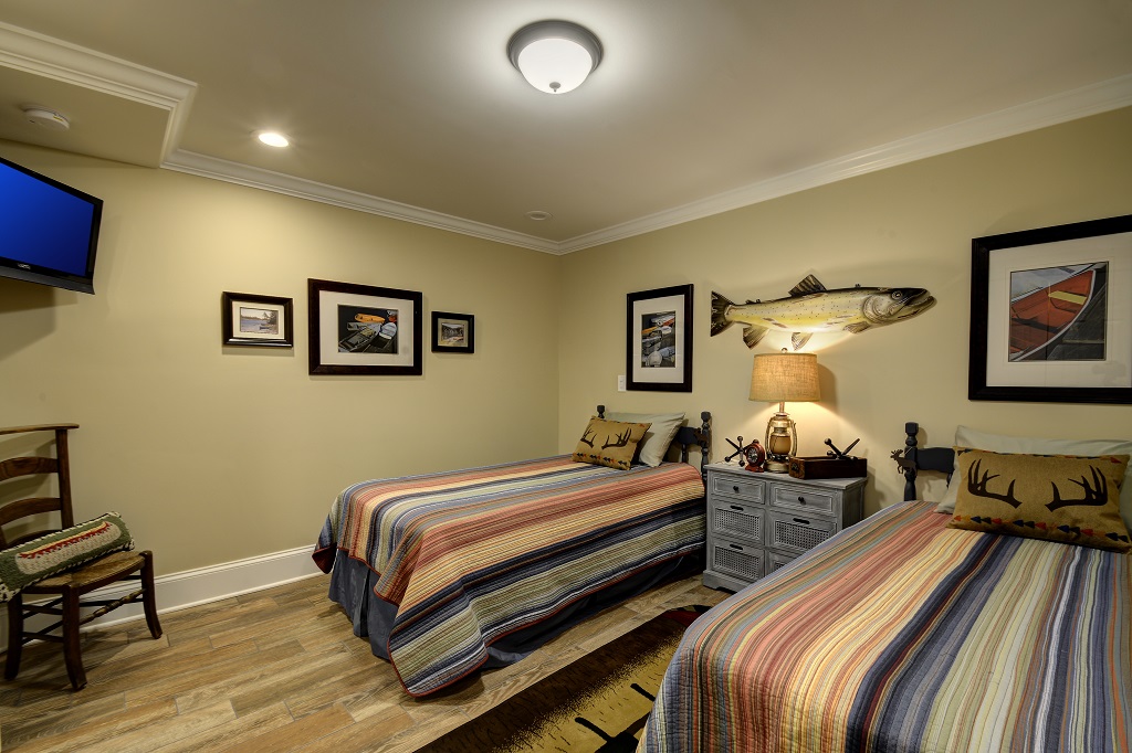 A perfect getaway! Enjoy our lower level Skaneateles Lake inspired twin bedroom